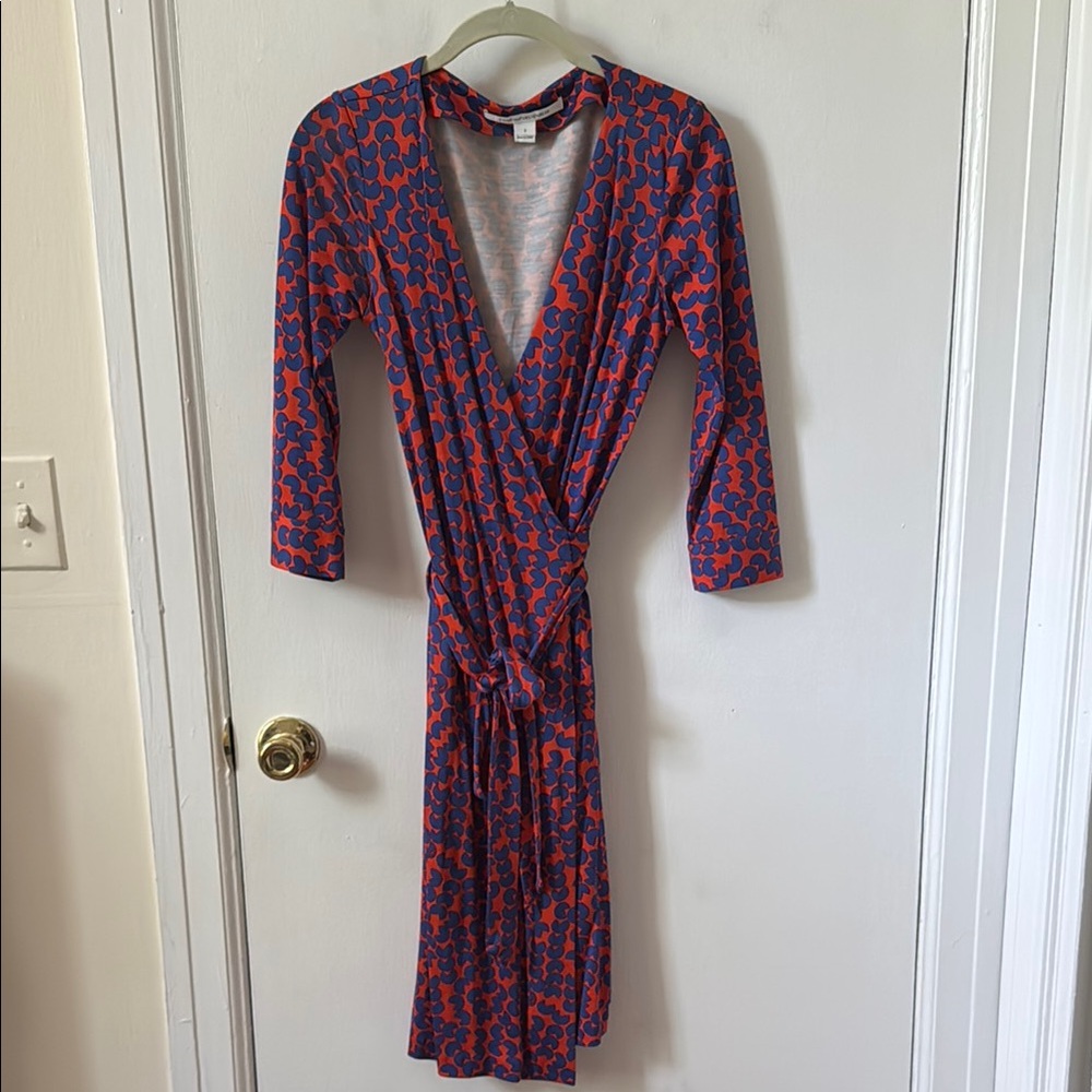 Diane von Furstenberg 70s Red and Blue Pac-Man Patterned Wrap Dress size 2